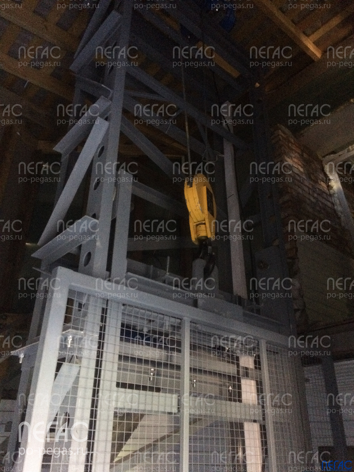 Консольный (мачтовый) подъёмник для Магазина в г. Самара